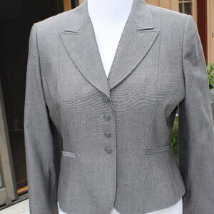 Tahari Arthur S Levine Women Gray Skirt Suit in size 12P